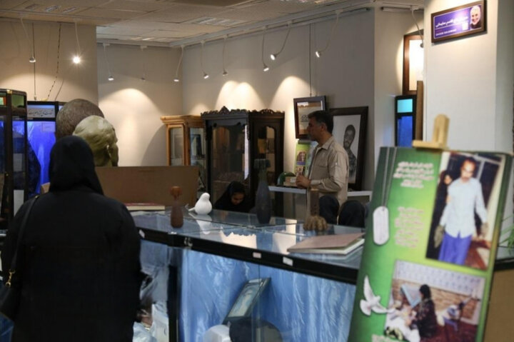 بازدید دانشجویان دانشگاه آزاد اسلامی اراک از موزه دفاع مقدس و مقاومت
