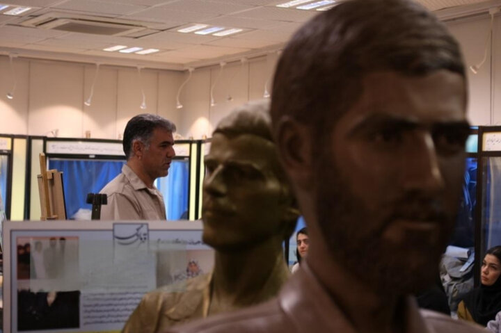 بازدید دانشجویان دانشگاه آزاد اسلامی اراک از موزه دفاع مقدس و مقاومت
