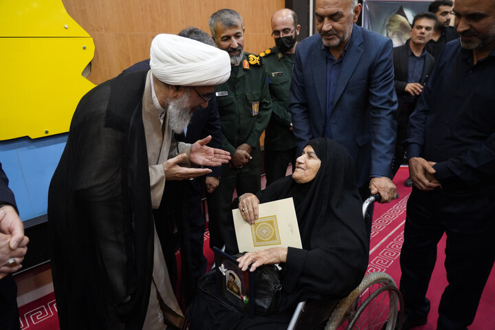 تصاویر/ دیدار جمعی از مادران شهدا با امام جمعه بوشهر