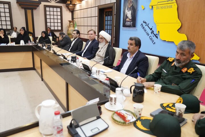 تصاویر/ دیدار جمعی از مادران شهدا با امام جمعه بوشهر