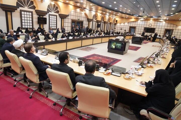 تصاویر/ دیدار جمعی از مادران شهدا با امام جمعه بوشهر