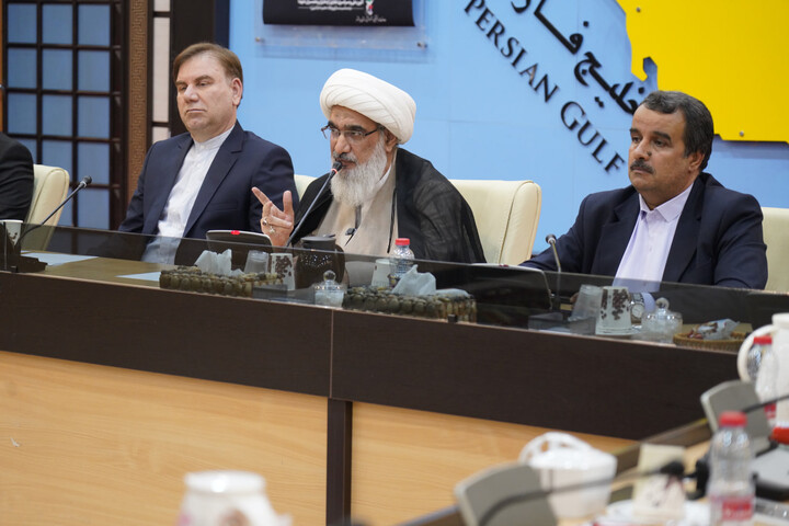 تصاویر/ دیدار جمعی از مادران شهدا با امام جمعه بوشهر