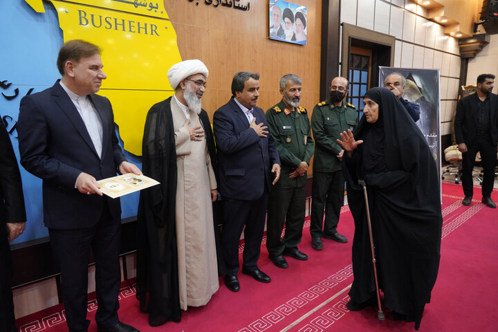 تصاویر/ دیدار جمعی از مادران شهدا با امام جمعه بوشهر