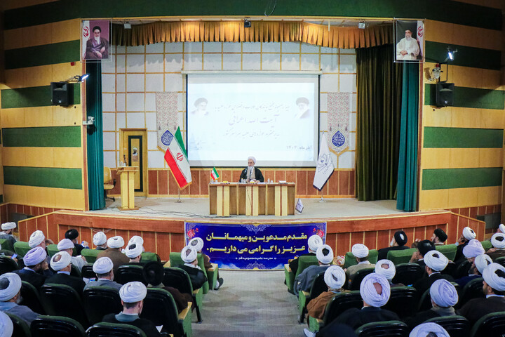 تصاویر/ دیدار صمیمانه مجمع نمایندگان طلاب و فضلای حوزه علمیه با آیت الله اعرافی مدیر حوزه های علمیه