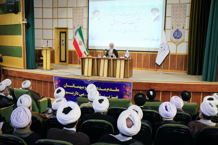 تصاویر/ دیدار صمیمانه مجمع نمایندگان طلاب و فضلای حوزه علمیه با آیت الله اعرافی مدیر حوزه های علمیه