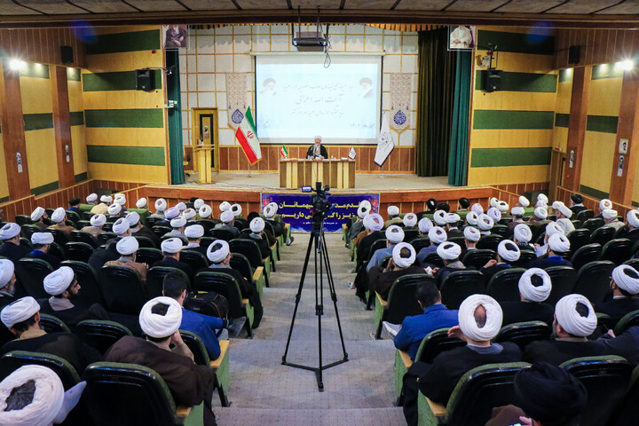 تصاویر/ دیدار صمیمانه مجمع نمایندگان طلاب و فضلای حوزه علمیه با آیت الله اعرافی مدیر حوزه های علمیه