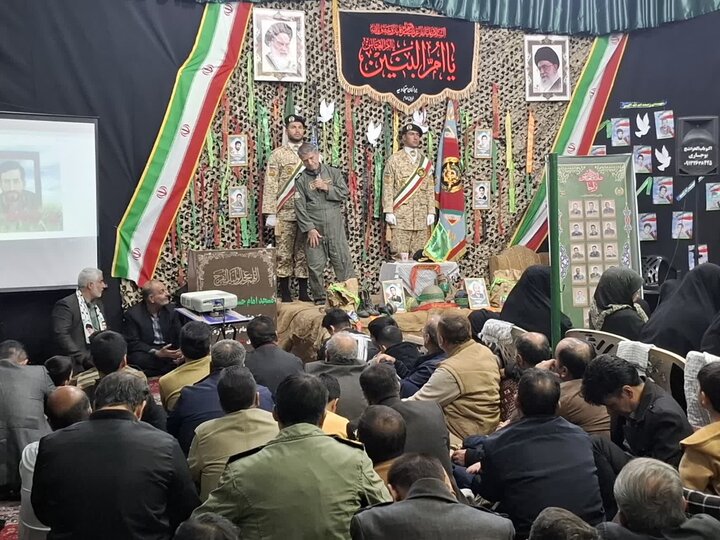 تصاویر/ یادواره شهدای ارتش و جنگ ۱۲ روزه درهیئت جوانان سجادیه کاشان