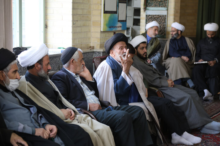 تصاویر / درس اخلاق نماینده ولی فقیه در استان همدان در مدرسه علمیه آیت الله آخوند