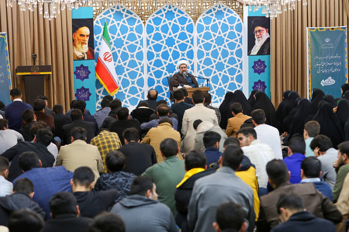 تصاویر / دیدار نماینده ولی فقیه در آذربایجان شرقی با دانشجویان تبریزی