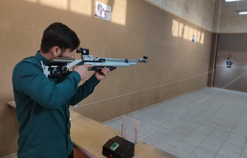 طلبه مدرسه المهدی(عج) آران و بیدگل به مسابقات تیراندازی کشوری راه یافت