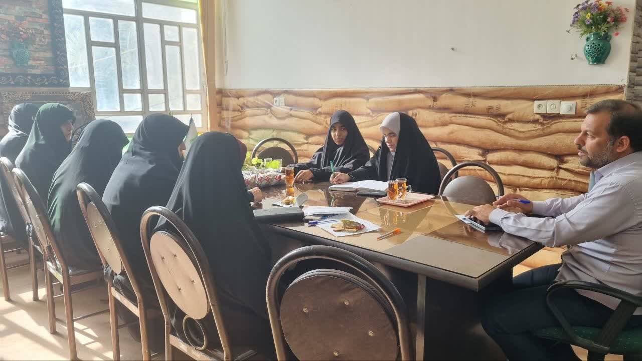 برگزاری نشست هم‌اندیشی طلاب و دانشجویان خواهر اردکانی