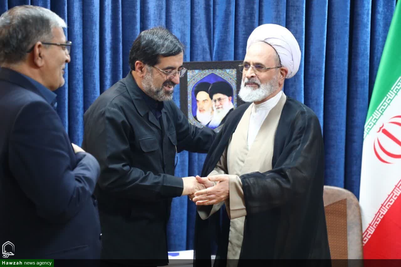 Kum’un ve İslam İnkılabı’nın İran’da ve Dünyadaki Konumu Göz Ardı Edilmiştir