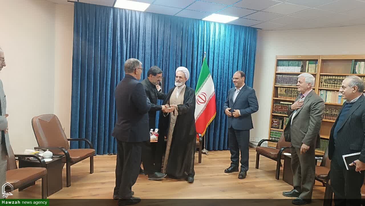 Kum’un ve İslam İnkılabı’nın İran’da ve Dünyadaki Konumu Göz Ardı Edilmiştir