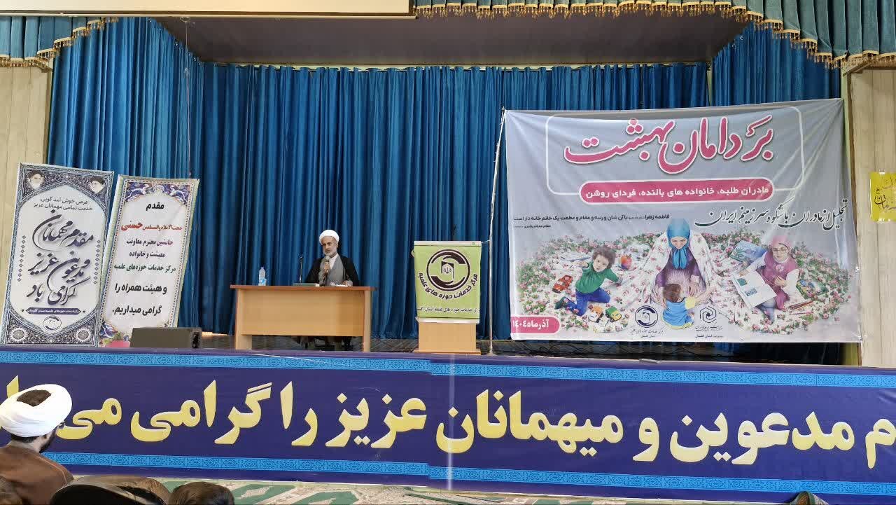 طلاب خواهر افسران جبهه فرهنگی هویت‌بخشی اسلامی هستند