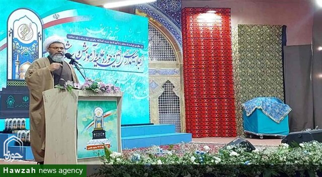 غفلت از تربیت، دانش‌آموزان را در معرض نفوذ دشمن قرار می‌دهد