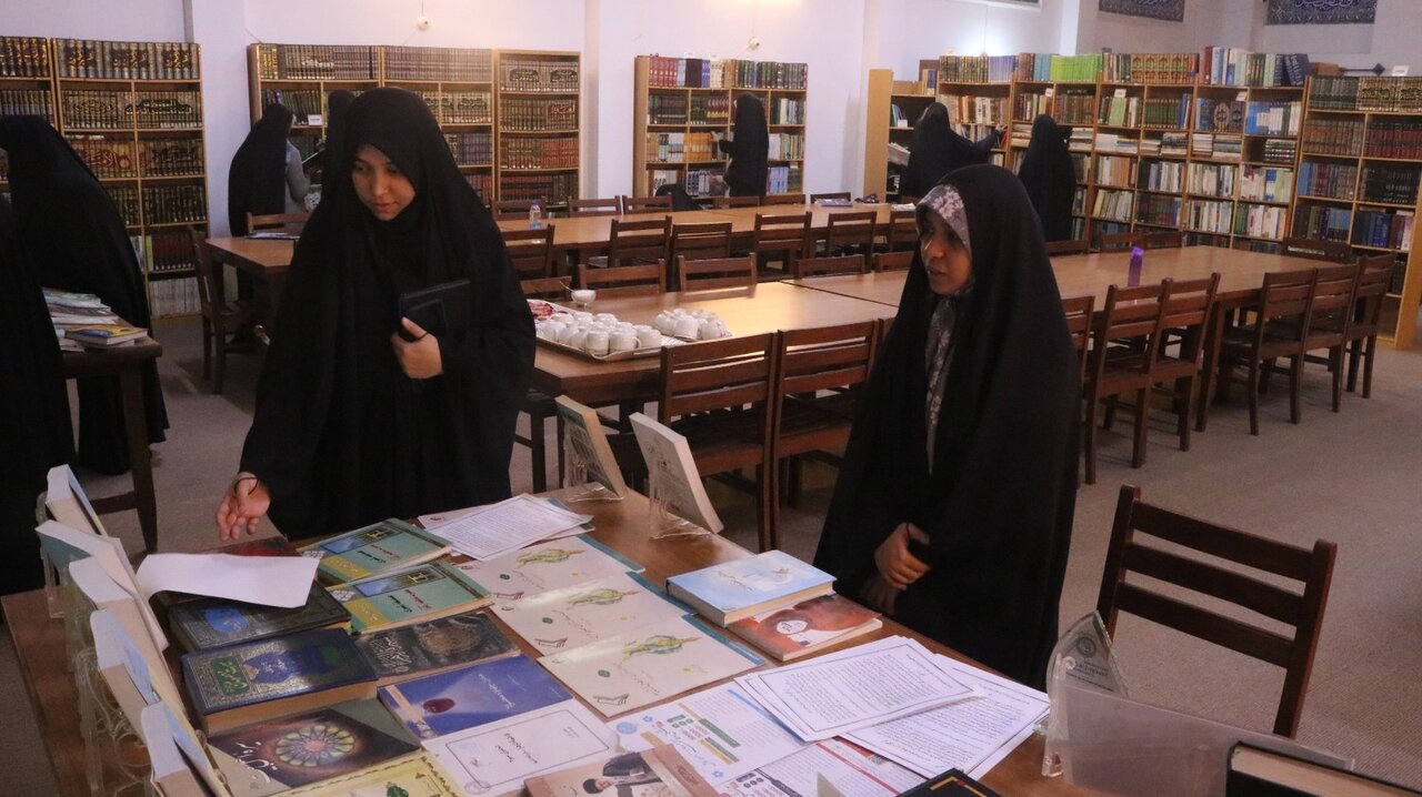 جامعہ المصطفیٰ کراچی شعبۂ طالبات کے تحت علمی نشست کا اہتمام: اہل علم معرفتِ حق کے ذریعے فکر، تدبر اور خودسازی کی طرف متوجہ ہوتا ہے، حجت الاسلام استاد غلام حسین مخلصی