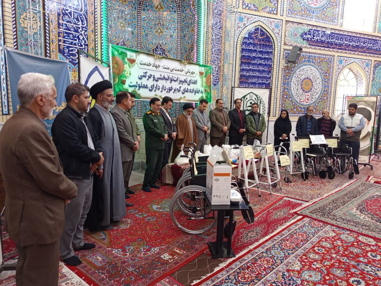 اهدای ۹ وسیله توانبخشی به یاد ۹ شهید روز حماسه و ایثار شهرستان نطنز+ عکس