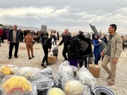 وفد اغاثة العتبة الحسينية يوزع المساعدات على السوريين النازحين في لبنان + صور