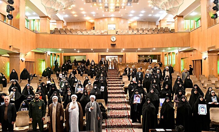 تصاویر/ یادواره بانوان شهیده منطقه 19