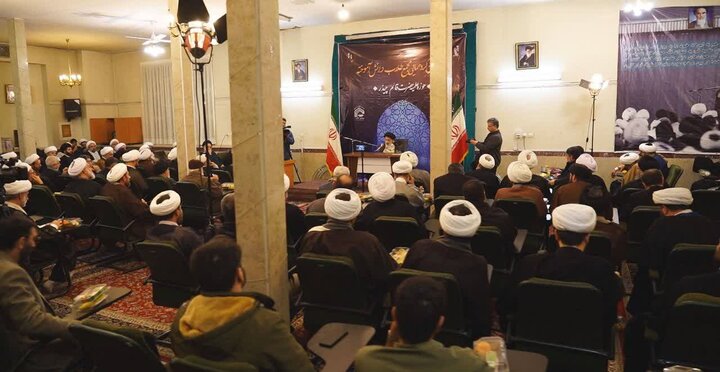 خدمت به خلق خدا در رأس برنامه های روحانیت است