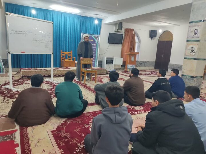 کارگاه «ساختارشناسی عناوین درسی» ویژه طلاب مدرسه علمیه ولی‌عصر (عج) آستارا برگزار شد