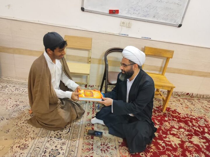 تصاویر/ نشست‌ کارگاهی طلاب مدرسه علمیه آیت‌الله مصطفوی(ره) کاشان