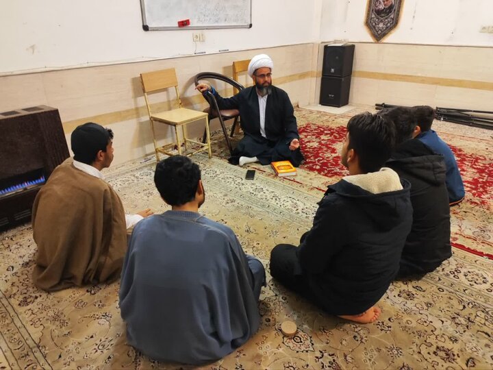 تصاویر/ نشست‌ کارگاهی طلاب مدرسه علمیه آیت‌الله مصطفوی(ره) کاشان