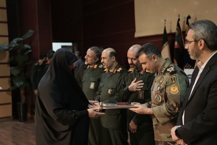 تصاویر/ برگزاری اولین آیین گرامیداشت خانواده‌ معزز شهدا در البرز