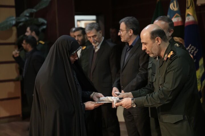 تصاویر/ برگزاری اولین آیین گرامیداشت خانواده‌ معزز شهدا در البرز