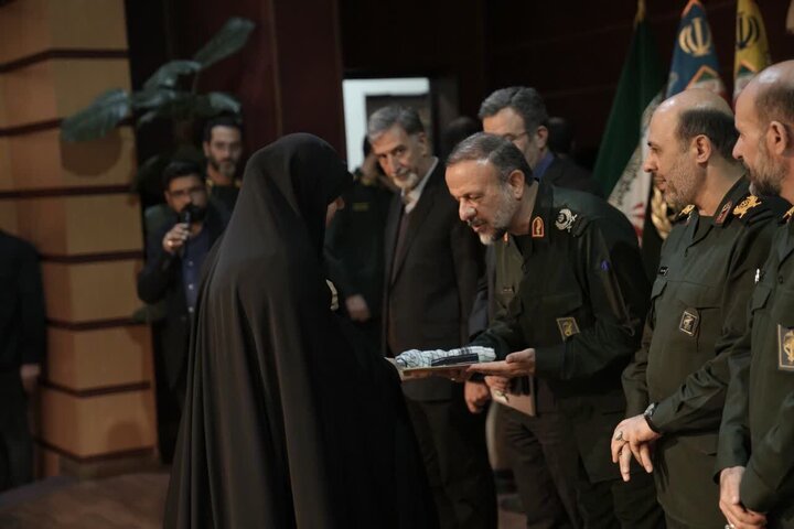 تصاویر/ برگزاری اولین آیین گرامیداشت خانواده‌ معزز شهدا در البرز