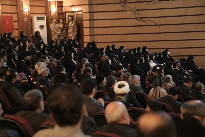 تصاویر/ برگزاری اولین آیین گرامیداشت خانواده‌ معزز شهدا در البرز