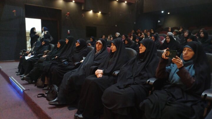 تصاویر/ همایش گوهرانه، زن جریان زندگی