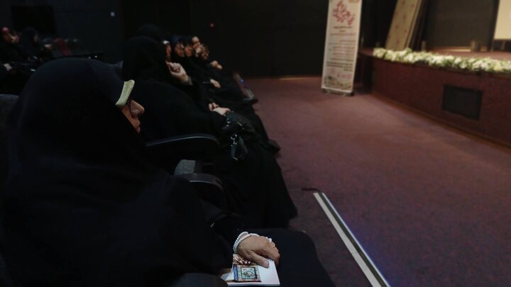 تصاویر/ همایش گوهرانه، زن جریان زندگی