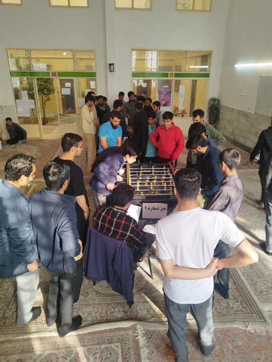 تصاویر/ مسابقات فوتبال دستی طالب بسیجی مدارس علمیه منطقه کاشان