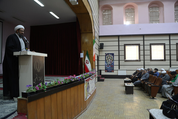 تصاویر / همایش مشترک ائمه جماعت مساجد و مدیران مدارس ابتدایی همدان