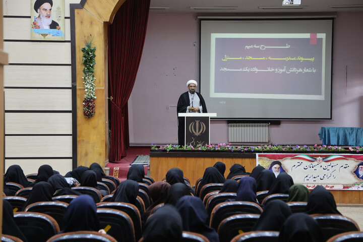 تصاویر / همایش مشترک ائمه جماعت مساجد و مدیران مدارس ابتدایی همدان