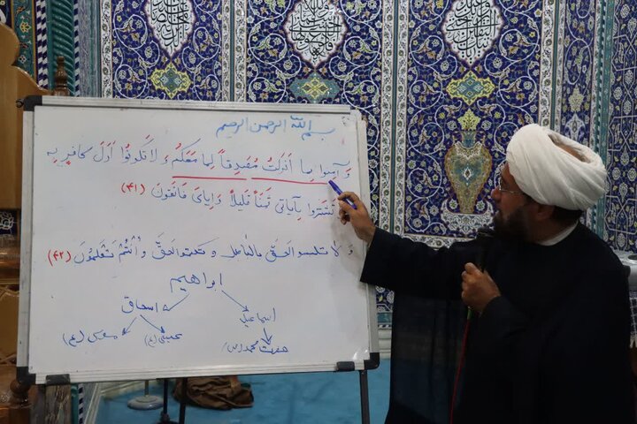 تصاویر/ برگزاری سی‌ و هفتمین جلسه تفسیر قرآن کریم در مسجد جامع شهر مجومرد