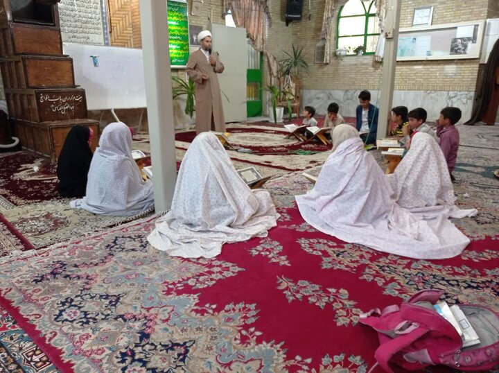 برگزاری کلاس‌های روان‌خوانی و آموزش احکام برای کودکان و نوجوانان روستای عرب‌آباد
