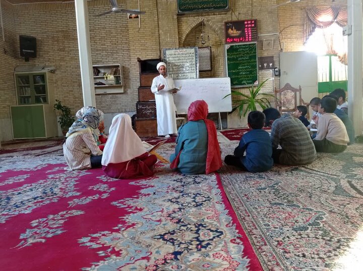 برگزاری کلاس‌های روان‌خوانی و آموزش احکام برای کودکان و نوجوانان روستای عرب‌آباد