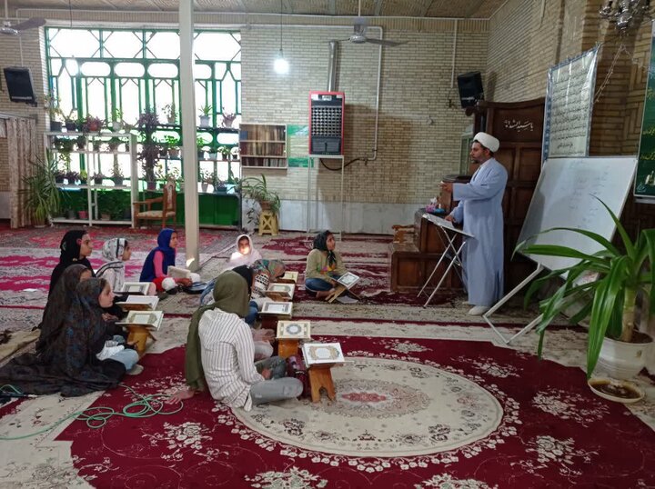 برگزاری کلاس‌های روان‌خوانی و آموزش احکام برای کودکان و نوجوانان روستای عرب‌آباد