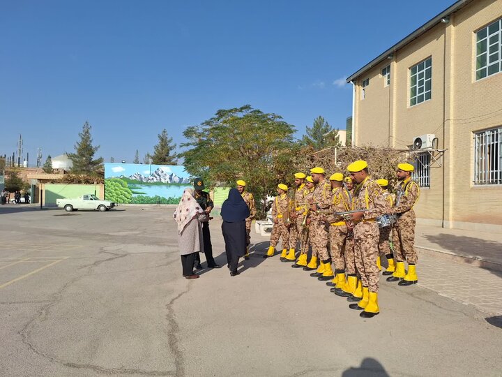 برگزاری نمایشگاه مبارزه با صهیونیسم همراه با روایتگری شهدایی برای دانش‌آموزان به همت خانوم پورمحمدی مبلغ طرح امین.
