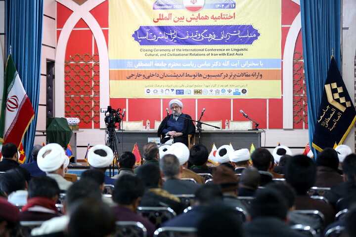 تصاویر/ اختتامیه همایش بین المللی مناسبات زبانی، فرهنگی و تمدنی ایران با شرق آسیا