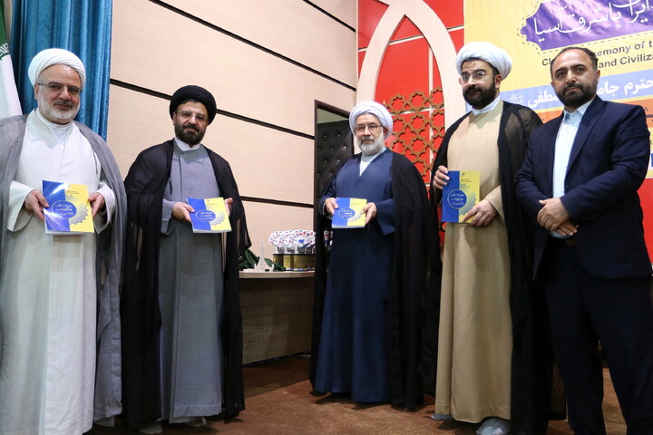 تصاویر/ اختتامیه همایش بین المللی مناسبات زبانی، فرهنگی و تمدنی ایران با شرق آسیا