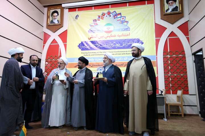 تصاویر/ اختتامیه همایش بین المللی مناسبات زبانی، فرهنگی و تمدنی ایران با شرق آسیا