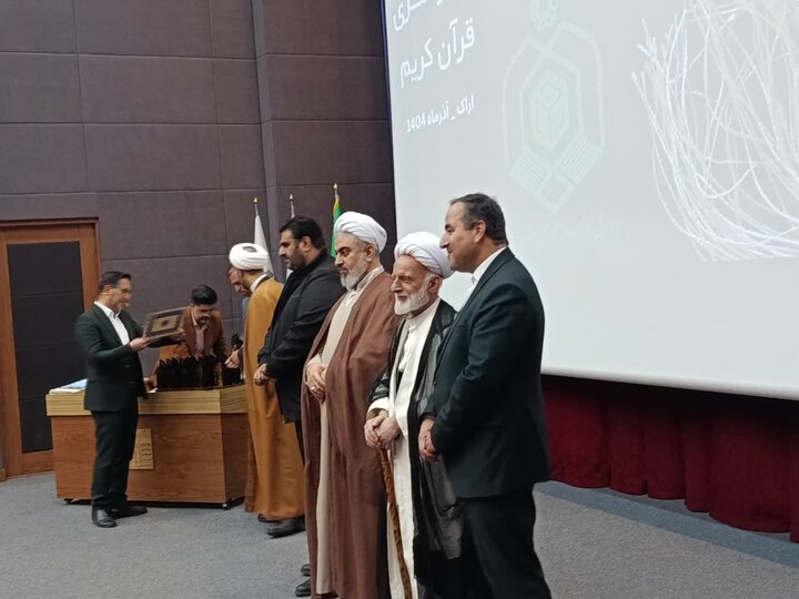 تصاویر/آیین تجلیل از برگزیدگان قرآنی و تفسیری استان مرکزی
