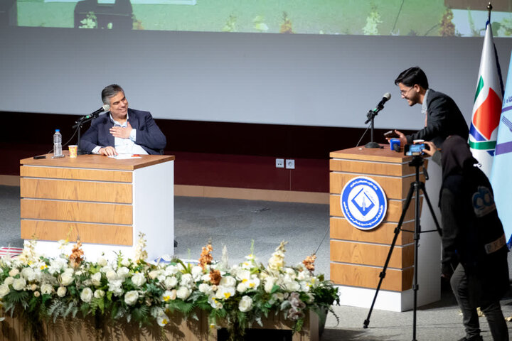 تصاویر/گرامیداشت روز دانشجو با حضور استاندار مرکزی