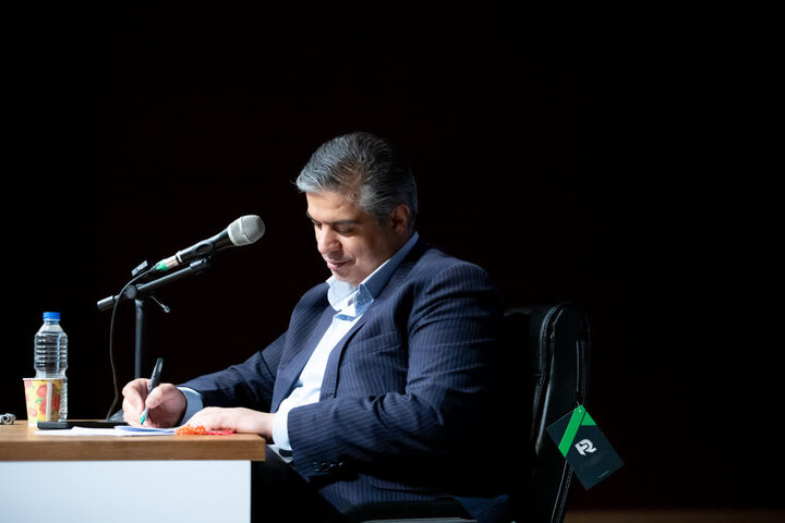 تصاویر/گرامیداشت روز دانشجو با حضور استاندار مرکزی