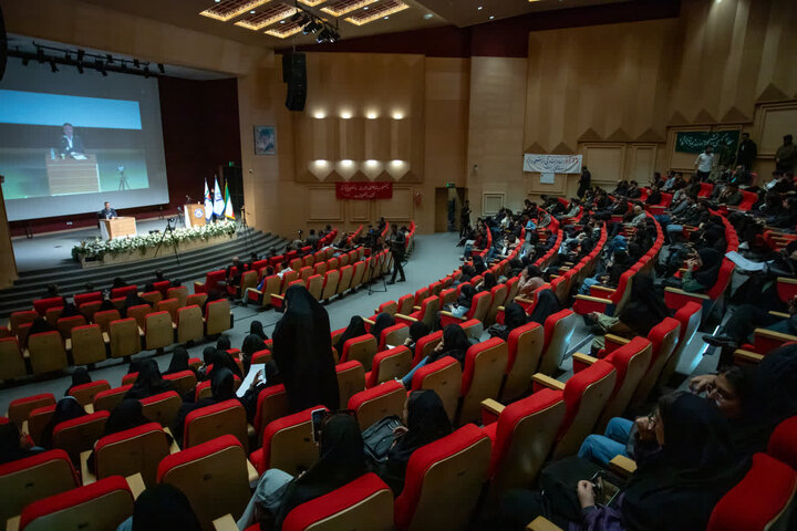 تصاویر/گرامیداشت روز دانشجو با حضور استاندار مرکزی