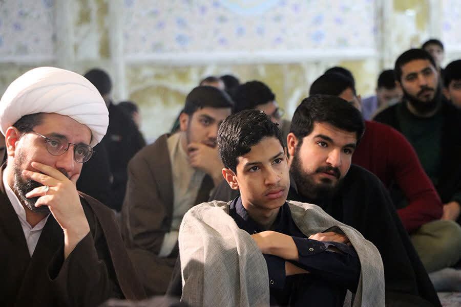 انسان بدون ولایت با کوچکترین آلودگی و حادثه، تباه میشود+ تصاویر