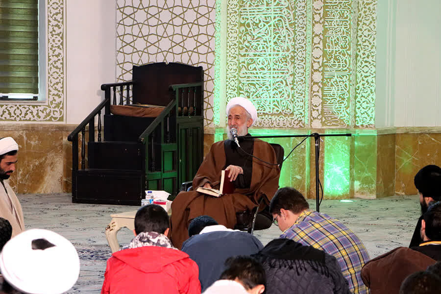 انسان بدون ولایت با کوچک‌ترین آلودگی و حادثه، تباه می‌شود+ تصاویر